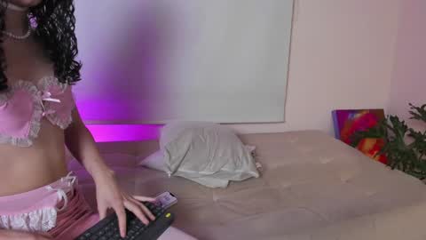 Snapshot of roselinedior chatting on 8, 1, 2025 Lyla OF roselinedior online show from 8, 1, 2025