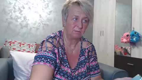 Lovepinklilly online show from 2, 11, 2025