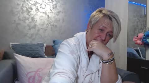 Lovepinklilly online show from 5, 12, 2025