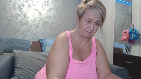 Lovepinklilly online show from 3, 2, 2026