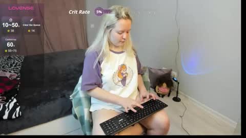 Snapshot of rosethomas_ chatting on 8, 11, 2025 rosethomas_ online show from 8, 11, 2025