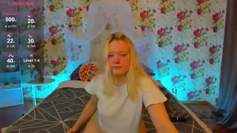 Snapshot of rosethomas_ chatting on 16, 11, 2025 rosethomas_ online show from 16, 11, 2025