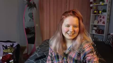 Snapshot of rosethomas_ chatting on 15, 12, 2025 rosethomas_ online show from 15, 12, 2025