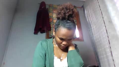 Snapshot of rosia22 chatting on 3, 10, 2025 rosia22 online show from 3, 10, 2025