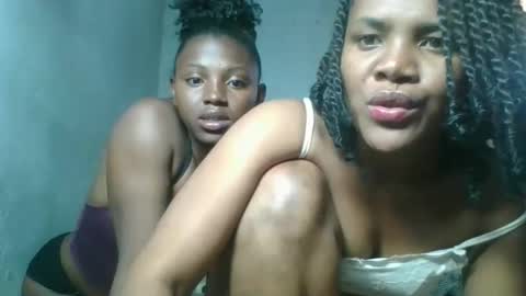 Snapshot of rosia22 chatting on 13, 10, 2025 rosia22 online show from 13, 10, 2025