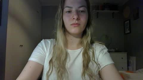 Snapshot of rosie_june chatting on 28, 10, 2025 Rosie online show from 28, 10, 2025