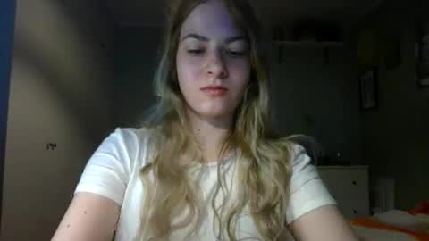 Snapshot of rosie_june chatting on 31, 10, 2025 Rosie online show from 31, 10, 2025