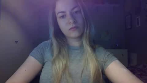Snapshot of rosie_june chatting on 21, 4, 2026 Rosie online show from 21, 4, 2026