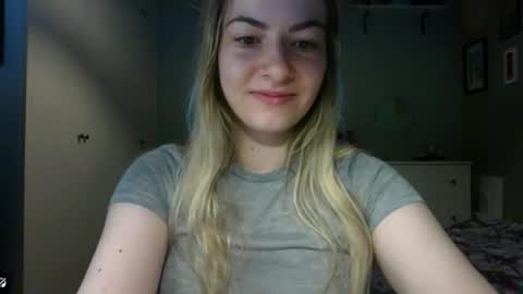 Snapshot of rosie_june chatting on 8, 5, 2026 Rosie online show from 8, 5, 2026