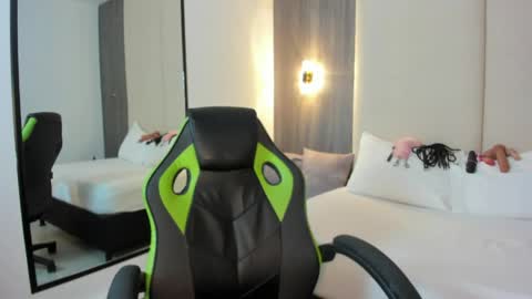 Snapshot of rosse_her chatting on 5, 5, 2026 R O S S E online show from 5, 5, 2026
