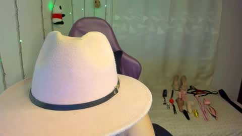 ROSSE DEMOND  online show from 7, 3, 2026