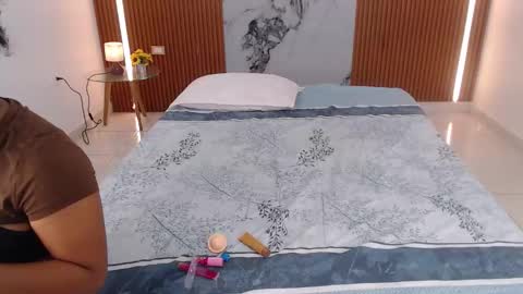 Rossi Hill online show from 4, 3, 2026