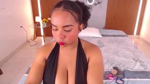 Rossi Hill online show from 5, 3, 2026