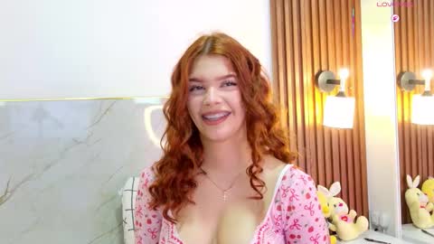 Snapshot of rossi_purple chatting on 8, 11, 2025 ANAHI online show from 8, 11, 2025