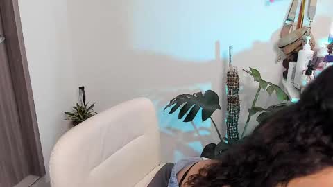 Snapshot of rossth11 chatting on 21, 5, 2026 Im Ross online show from 21, 5, 2026