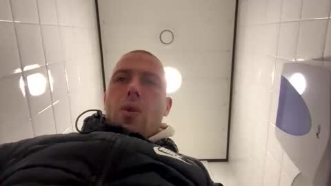 Snapshot of rotteei1 chatting on 7, 1, 2026 rotteei1 online show from 7, 1, 2026