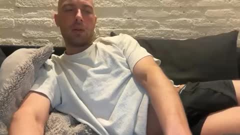 Snapshot of rotteei1 chatting on 5, 4, 2026 rotteei1 online show from 5, 4, 2026