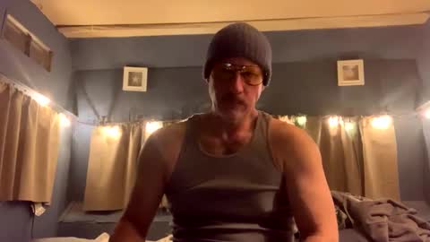 roundthebend8 online show from 22, 1, 2025