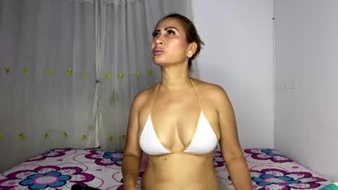 Snapshot of rousemilf4u chatting on 5, 3, 2025 rouse online show from 5, 3, 2025