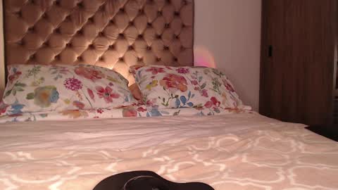 Rouss marie henao  online show from 8, 4, 2026