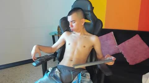 Snapshot of rowancley chatting on 8, 11, 2025 Rowan online show from 8, 11, 2025