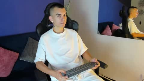 Snapshot of rowancley chatting on 11, 11, 2025 Rowan online show from 11, 11, 2025