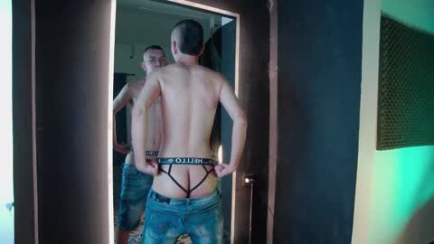 Snapshot of rowancley chatting on 24, 11, 2025 Rowan online show from 24, 11, 2025