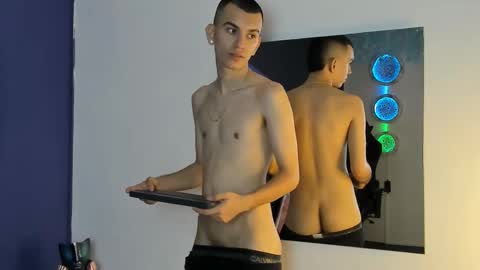 Snapshot of rowancley chatting on 27, 11, 2025 Rowan online show from 27, 11, 2025