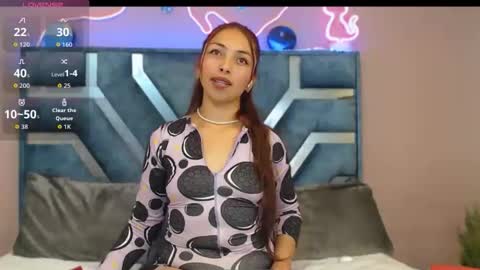 Snapshot of roxan_fox_ chatting on 28, 4, 2026 Roxane online show from 28, 4, 2026