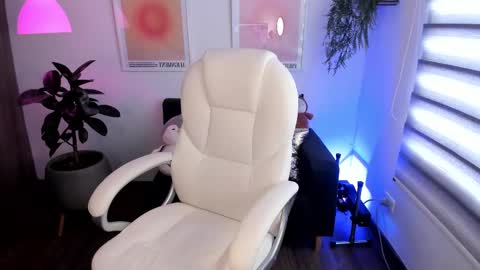 Snapshot of roxana_04_ chatting on 6, 3, 2025 Rox online show from 6, 3, 2025