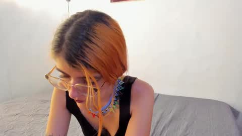 Snapshot of roxanajames__ chatting on 21, 11, 2025 roxy online show from 21, 11, 2025