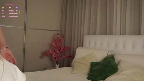 Anna Lokiss online show from 30, 10, 2025