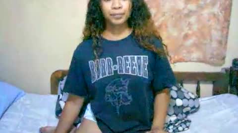 Snapshot of roxanne_98 chatting on 7, 3, 2025 roxanne_98 online show from 7, 3, 2025