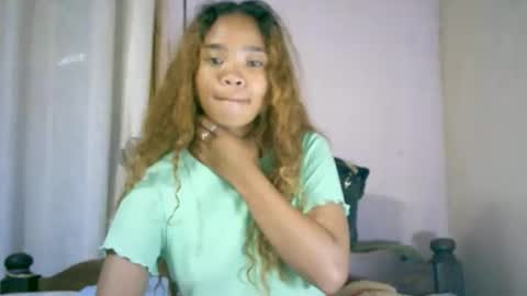 Snapshot of roxanne_98 chatting on 26, 11, 2025 roxanne_98 online show from 26, 11, 2025