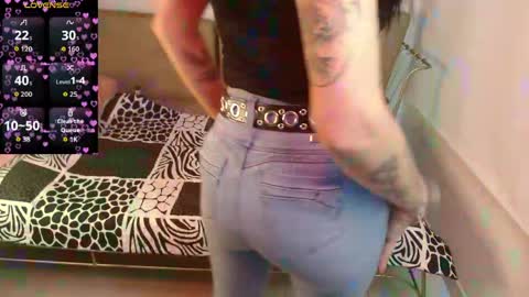 Snapshot of roxanne_vale chatting on 18, 4, 2026 Roxanne online show from 18, 4, 2026