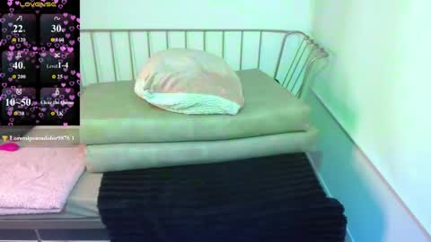 Snapshot of roxanne_vale chatting on 29, 4, 2026 Roxanne online show from 29, 4, 2026