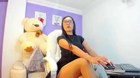 Roxanne evans   Schedule 700 -1400GTM-5 online show from 1, 12, 2025