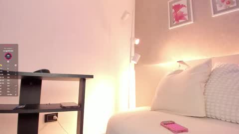Snapshot of roxannegomez_ chatting on 15, 10, 2025 Roxanne Gomez online show from 15, 10, 2025