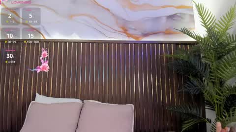 Roxie  online show from 17, 4, 2026