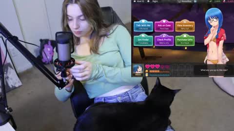 Snapshot of roxiethefox chatting on 9, 10, 2025 roxie online show from 9, 10, 2025