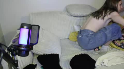 Snapshot of roxiethefox chatting on 13, 12, 2025 roxie online show from 13, 12, 2025