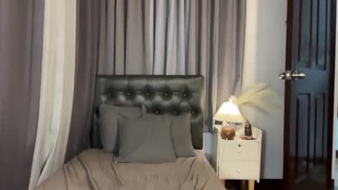 roxiethogersen online show from 14, 7, 2026
