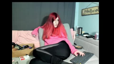 roxihazeleyes online show from 13, 2, 2025