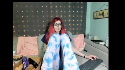 roxihazeleyes online show from 17, 2, 2025