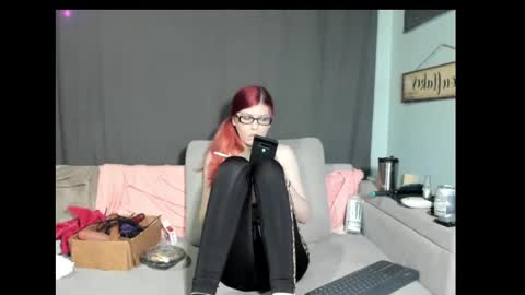 roxihazeleyes online show from 2, 3, 2025