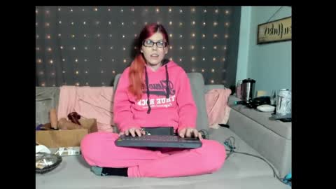 roxihazeleyes online show from 2, 3, 2025