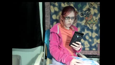 roxihazeleyes online show from 10, 3, 2025