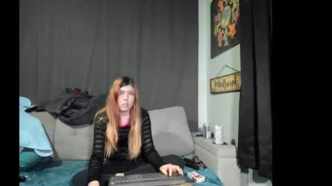 roxihazeleyes online show from 31, 10, 2025