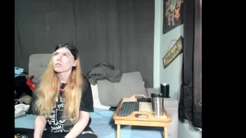 roxihazeleyes online show from 17, 3, 2026