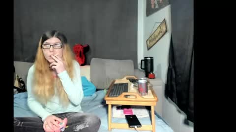 roxihazeleyes online show from 21, 4, 2026